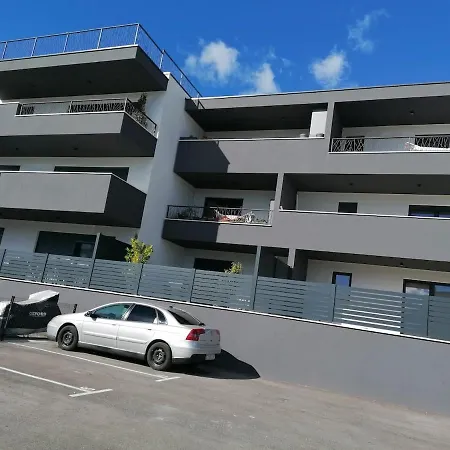 Modern Near Center, Free Parking Apartment *