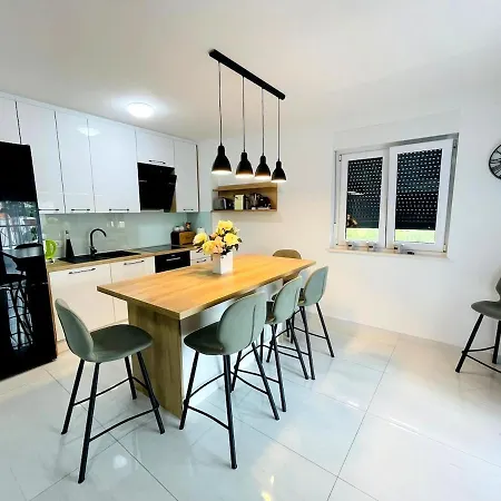 Modern Near Center, Free Parking * Trogir