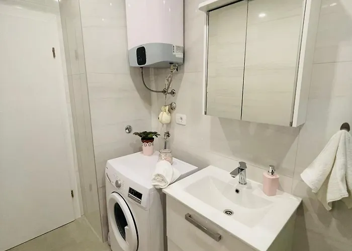 Apartamento Modern Near Center, Free Parking